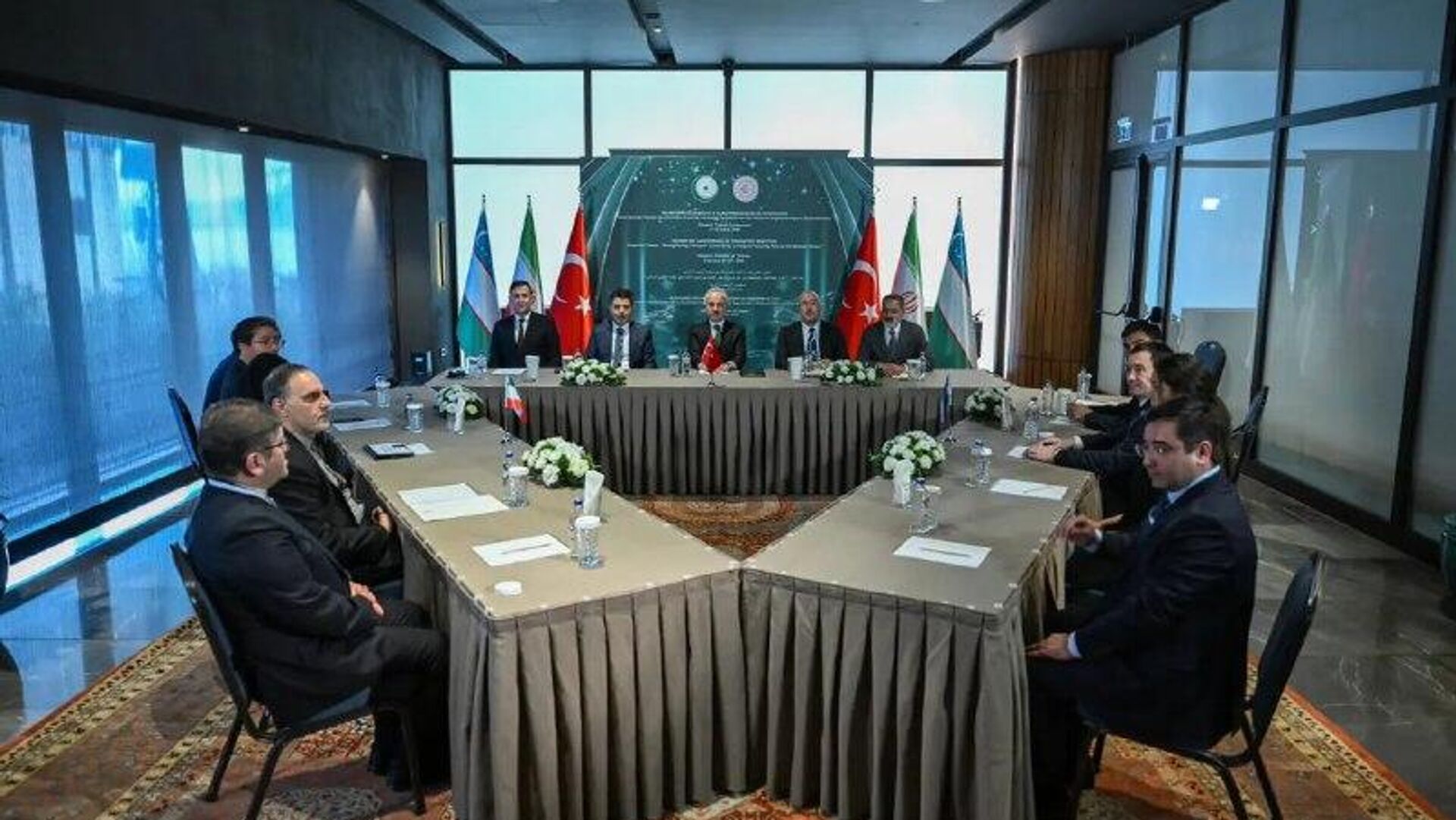 Узбекистан, Иран и Турция создадут взаимно интегрированную транспортно-логистическую систему Узбекистан, Иран и Турция создадут взаимно интегрированную транспортно-логистическую систему - Sputnik Узбекистан, 1920, 16.02.2026