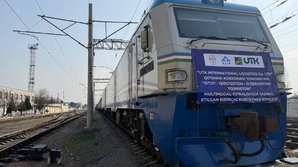 Узбекско-китайское СП запустило первый контейнерный поезд из Китая в Таджикистан - Sputnik Узбекистан