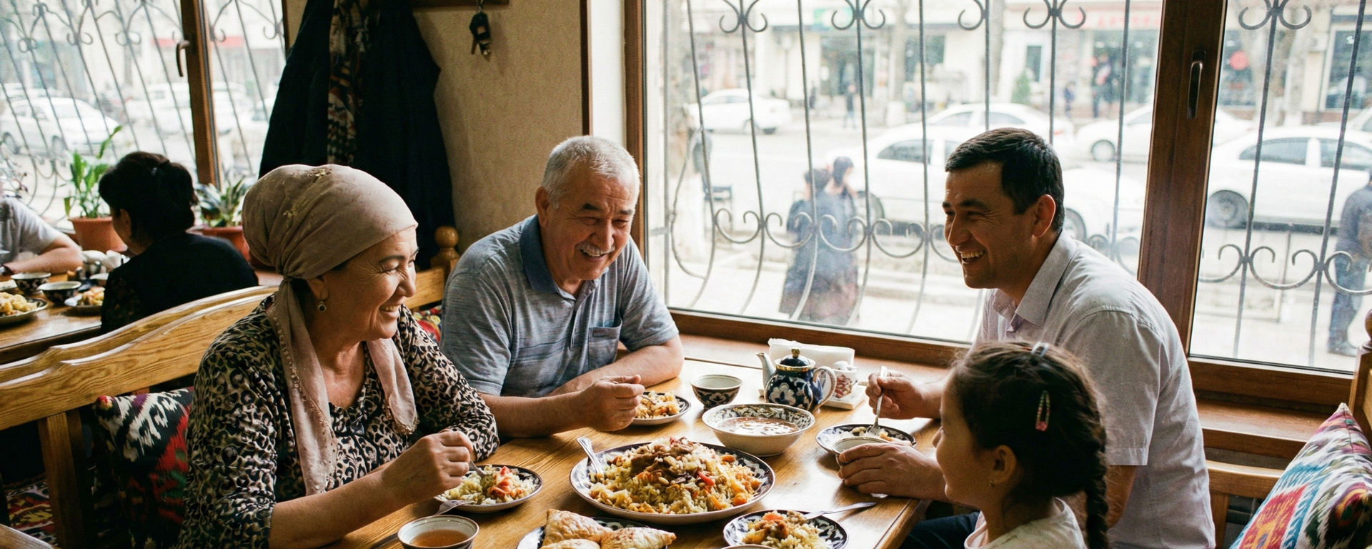 Узбекская семья в кафе - Sputnik Ўзбекистон, 1920, 17.02.2026