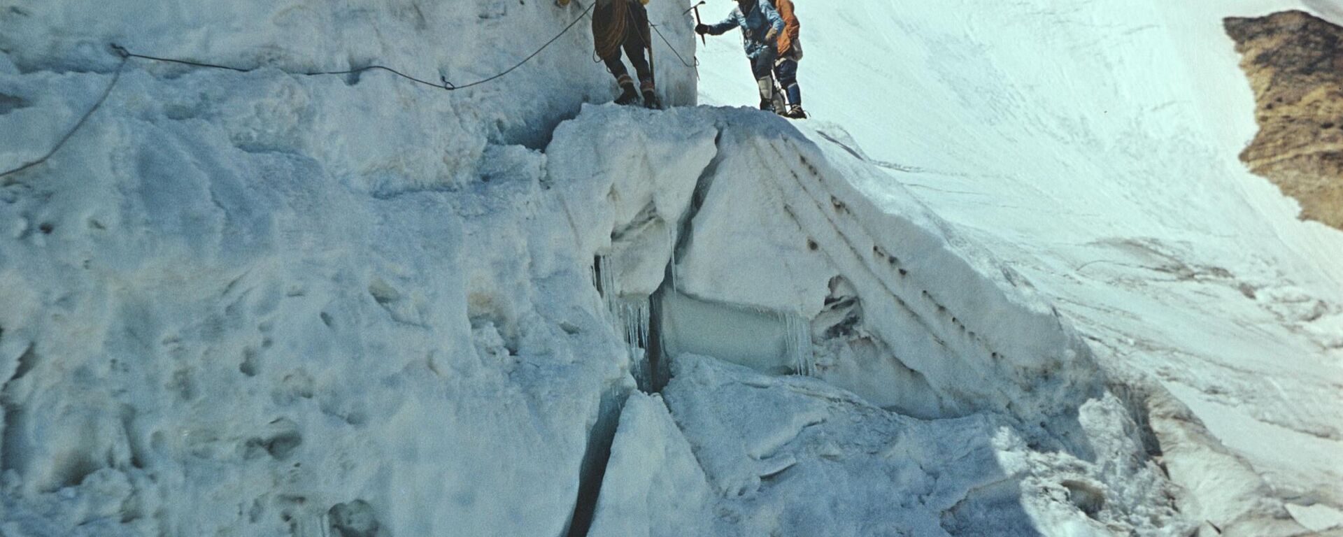 Ледники Таджикистана - Sputnik Ўзбекистон, 1920, 17.02.2026