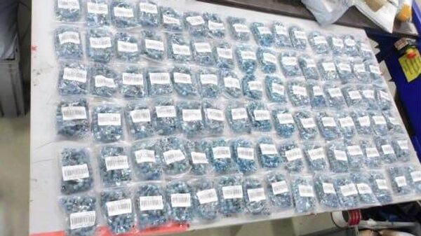 В Казань пытались провезти из Китая 30 кг радиоактивных бусин для изготовления бижутерии - Sputnik Узбекистан