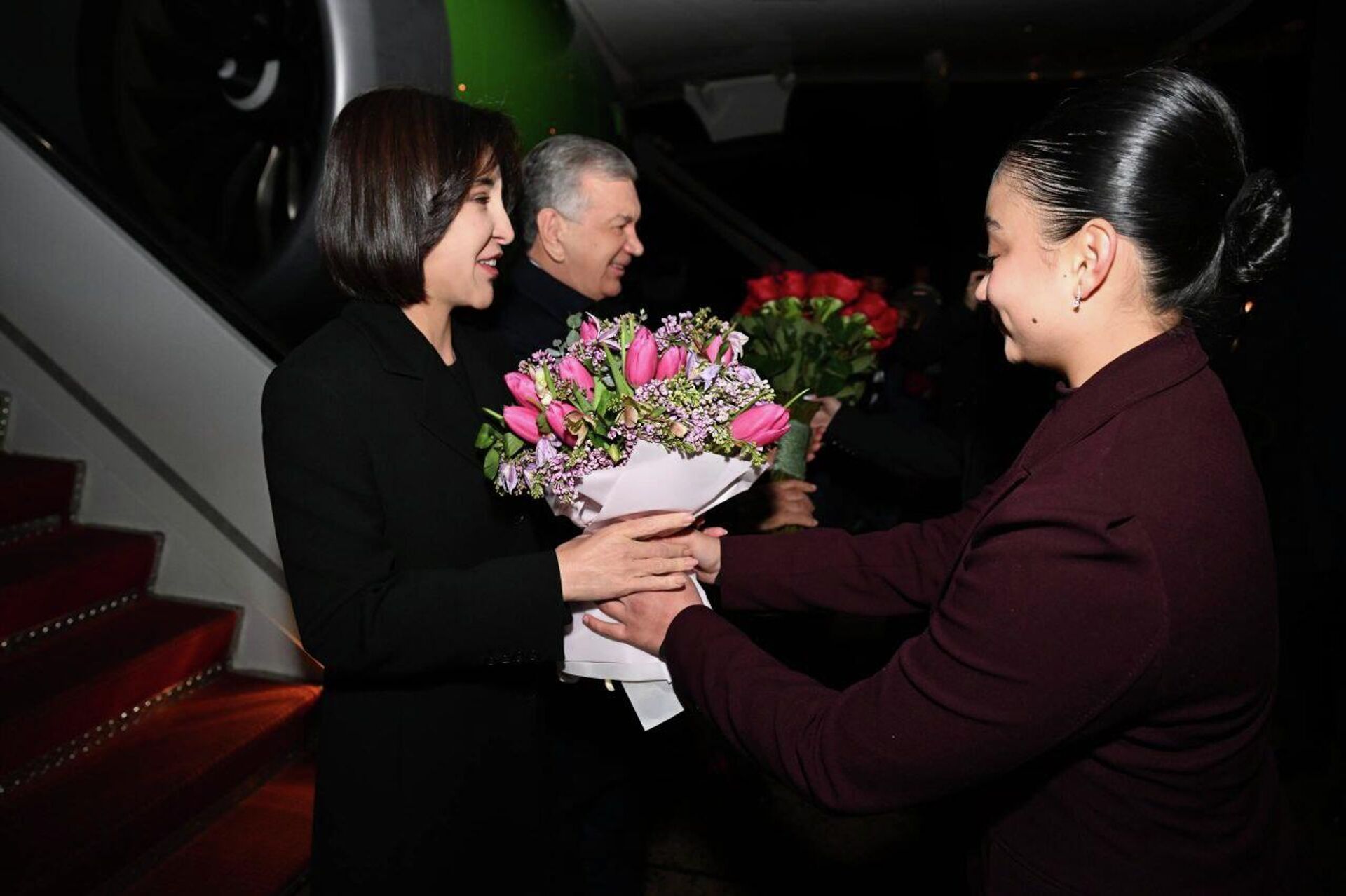 Президент Республики Узбекистан Шавкат Мирзиёев вместе с супругой прибыл с рабочим визитом в США - Sputnik Узбекистан, 1920, 18.02.2026