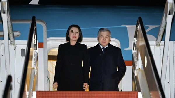 Президент Республики Узбекистан Шавкат Мирзиёев вместе с супругой прибыл с рабочим визитом в США - Sputnik Узбекистан
