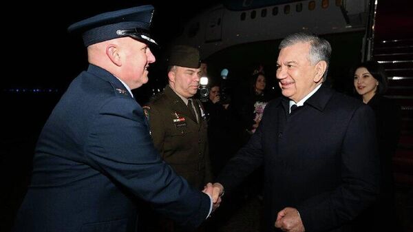 Шавкат Мирзиёев вместе с супругой прибыл в США, сообщает пресс-служба президента Узбекистана - Sputnik Узбекистан