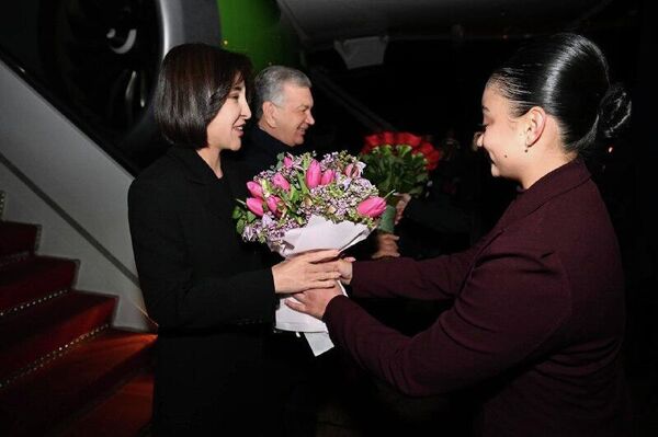 Шавкат Мирзиёев вместе с супругой прибыл в США, сообщает пресс-служба президента Узбекистана - Sputnik Узбекистан