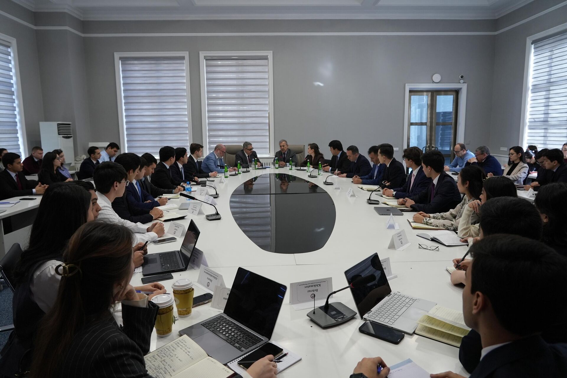 Посол России в Узбекистане прочитал лекцию о внешней политике РФ в УМЭД - Sputnik Узбекистан, 1920, 18.02.2026