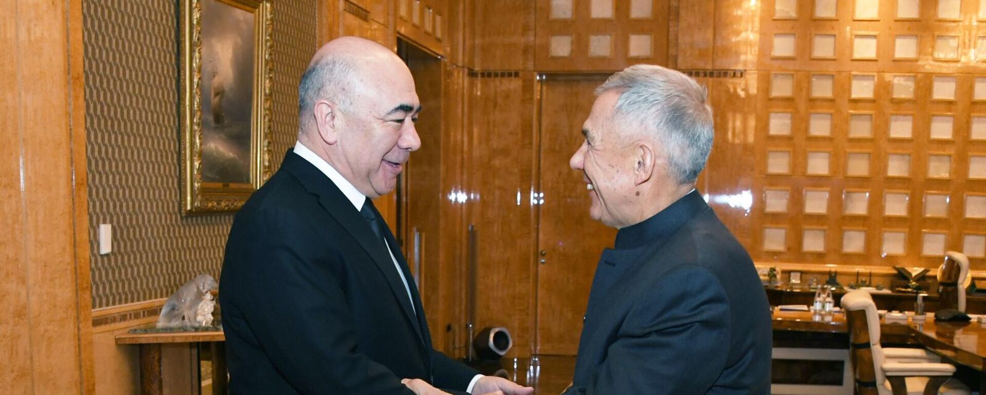 Хокимом Ташкентской области Зойир Мирзаев встретился с главой Татарстана Рустамом Миннихановым - Sputnik Ўзбекистон, 1920, 18.02.2026