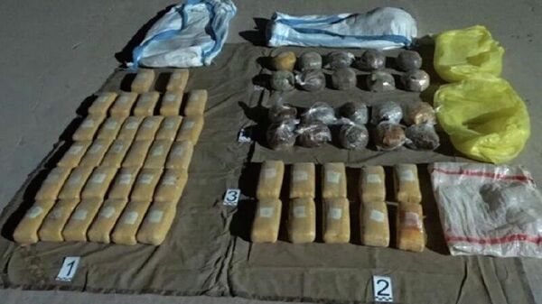 🟠Пятерых узбекистанцев, провозивших наркотики из Таджикистана, приговорили к 15 годам лишения свободы - Sputnik Узбекистан