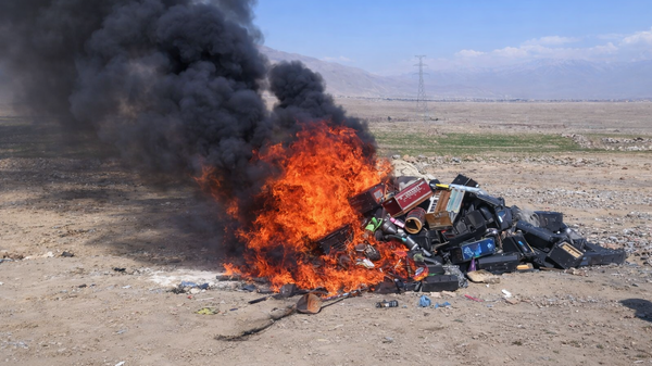 В Афганистане сожгли 500 музыкальных инструментов - Sputnik Ўзбекистон