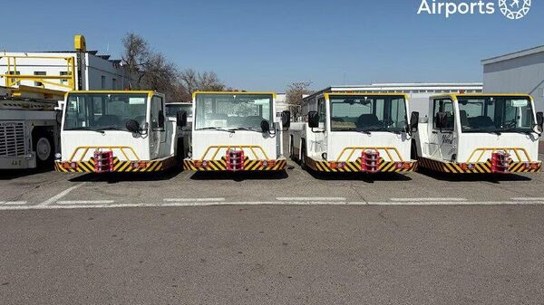 Для аэропортов Узбекистана закупили 8 единиц новой спецтехники - Sputnik Узбекистан