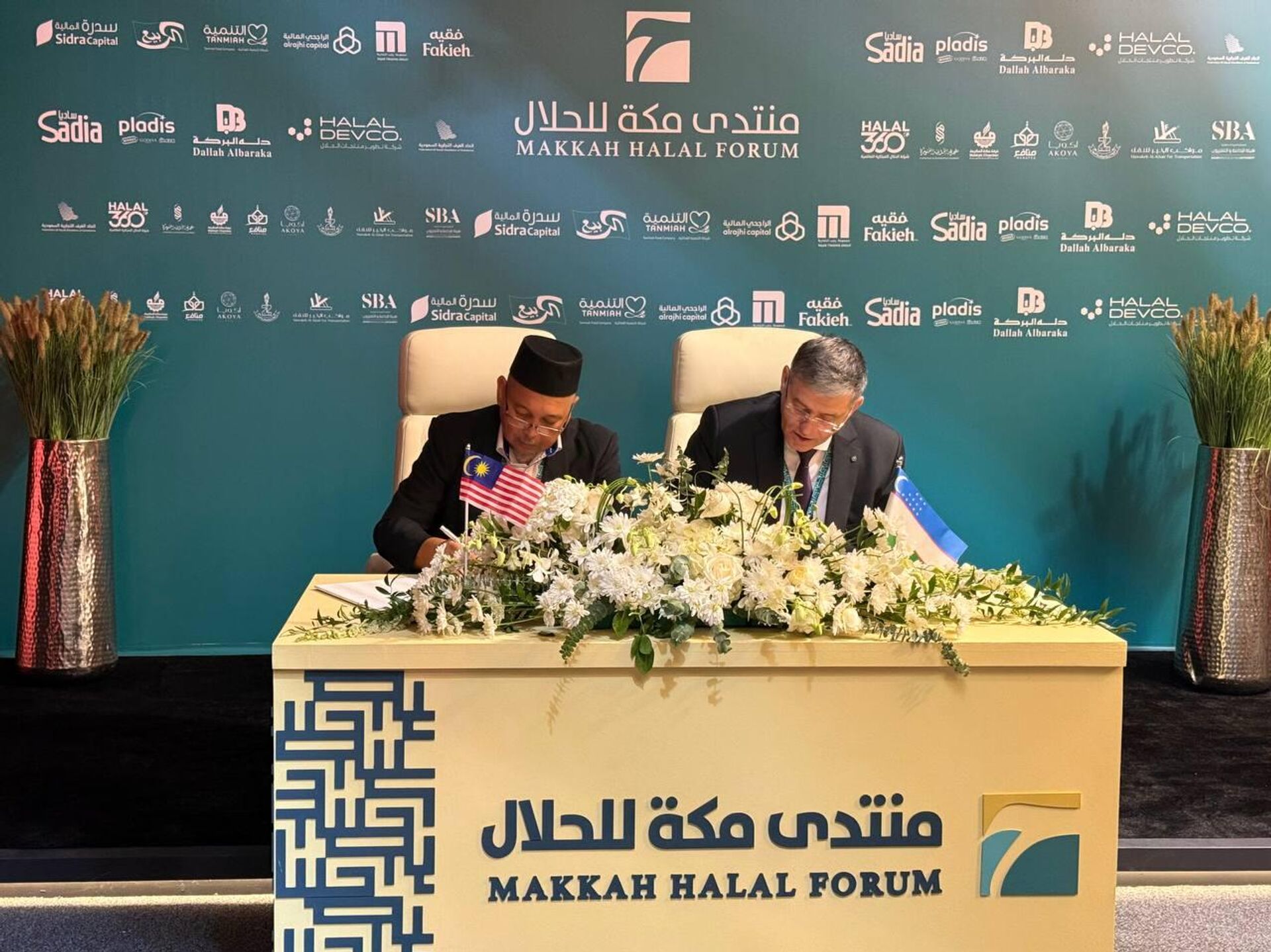  ТПП Узбекистана и Международная палата торговли и маркетинга Малайзии подписали меморандум о сотрудничестве. - Sputnik Узбекистан, 1920, 19.02.2026