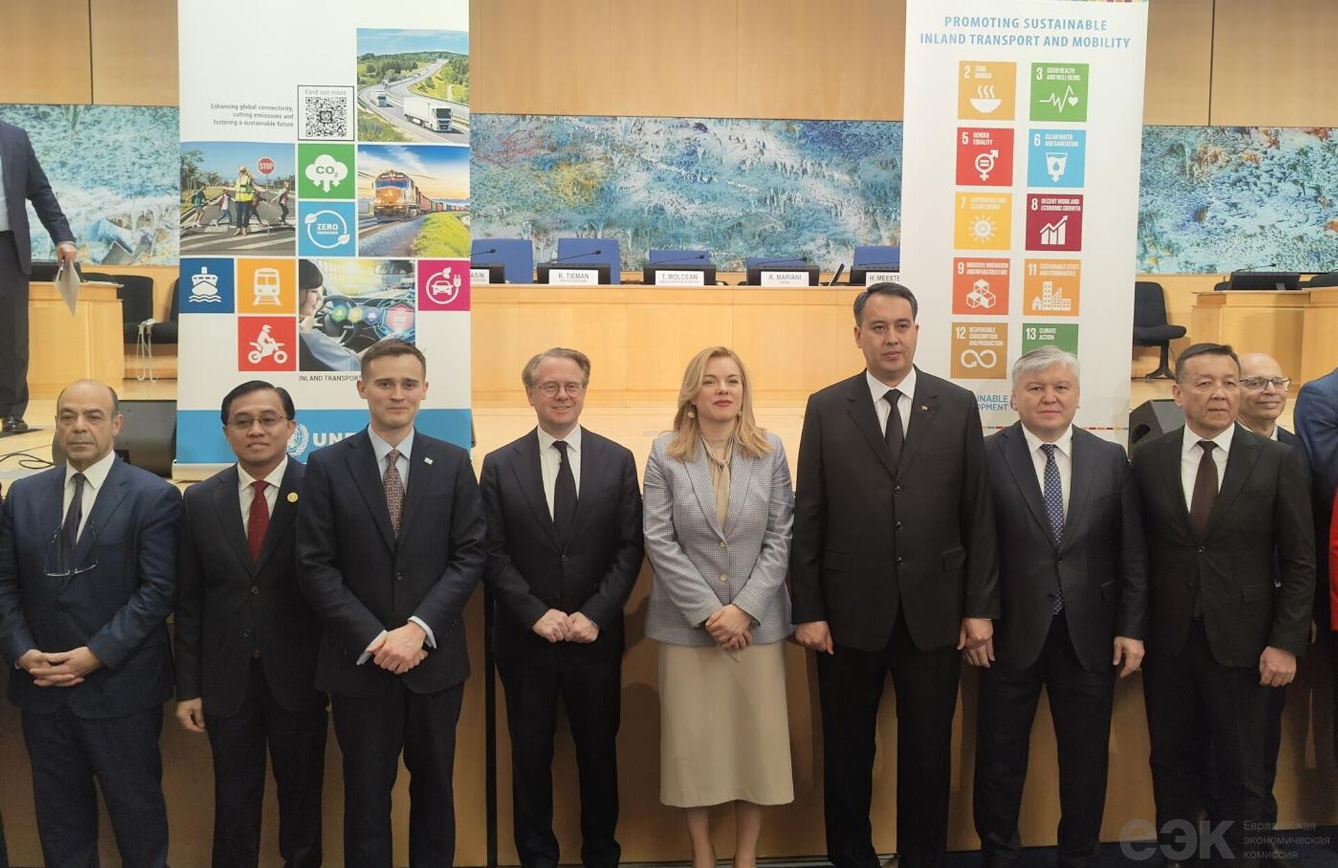 Арзыбек Кожошев принял участие в 88-й сессии Комитета по внутреннему транспорту ЕЭК ООН.  - Sputnik Узбекистан, 1920, 20.02.2026