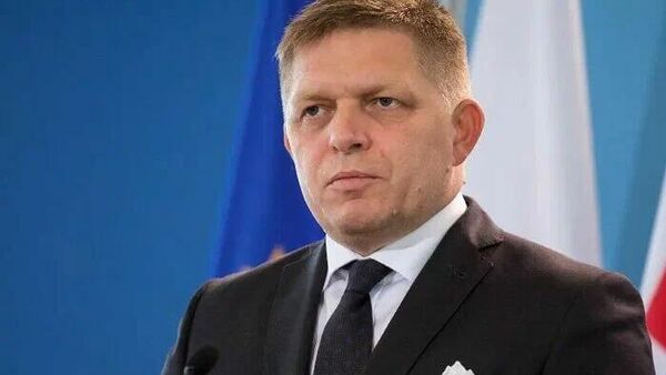 Премьер-министр Словакии Роберт Фицо заявил, что с 23 февраля страна может прекратить поставки электроэнергии Украине, если Киев не возобновит транзит нефти в Словакию - Sputnik Узбекистан