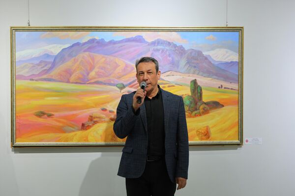 Отчетная выставка преподавателей кафедры Монументальной живописи Республиканской специализированной школы-интерната искусств Ритм присутствия - Sputnik Узбекистан