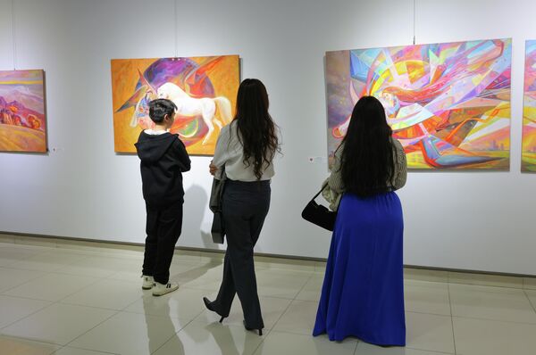 Отчетная выставка преподавателей кафедры Монументальной живописи Республиканской специализированной школы-интерната искусств Ритм присутствия - Sputnik Узбекистан