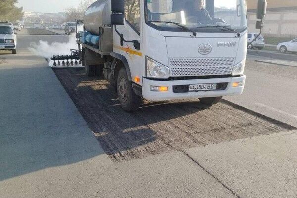 Во всех районах Ташкента идет карточно-ямочный ремонт дорог Во всех районах Ташкента идет карточно-ямочный ремонт дорог - Sputnik Узбекистан