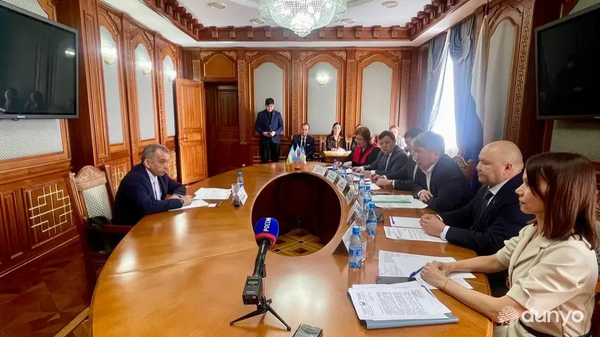 В Улан-Уде состоялась встреча генерального консула Узбекистана с главой Бурятии - Sputnik Ўзбекистон