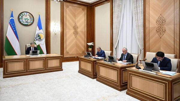 Президент ознакомился с ходом выполнения поручений по АО Узбекнефтегаз - Sputnik Ўзбекистон