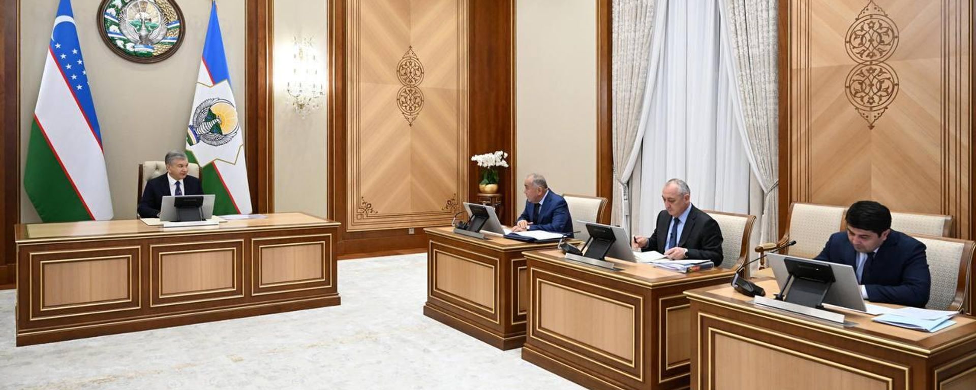 Prezident oznakomilsya s xodom vipolneniya porucheniy po AO Uzbekneftegaz - Sputnik O‘zbekiston, 1920, 24.02.2026