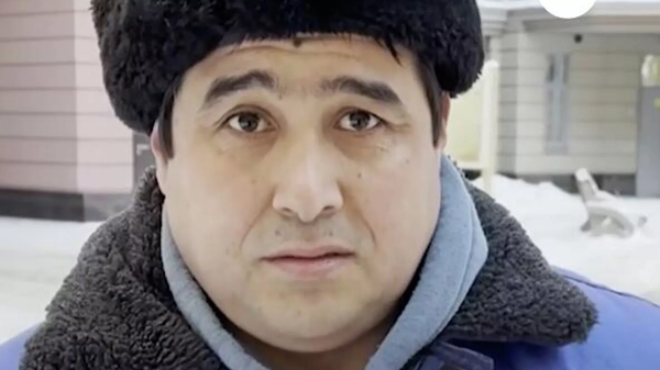 Спасшего ребёнка в Петербурге Хайрулло Ибадуллаева наградили медалью Жасорат - Sputnik Узбекистан