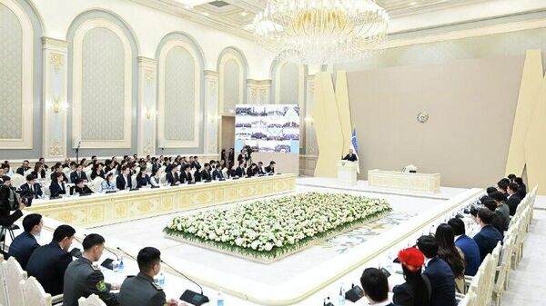 Во всех министерствах и ведомствах Узбекистана четверг станет Днем молодежи - Sputnik Узбекистан