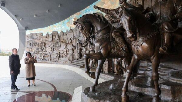 Премьер-министр Беларуси возложил венок к монументу Независимости в Ташкенте, сообщает БелТА - Sputnik Узбекистан