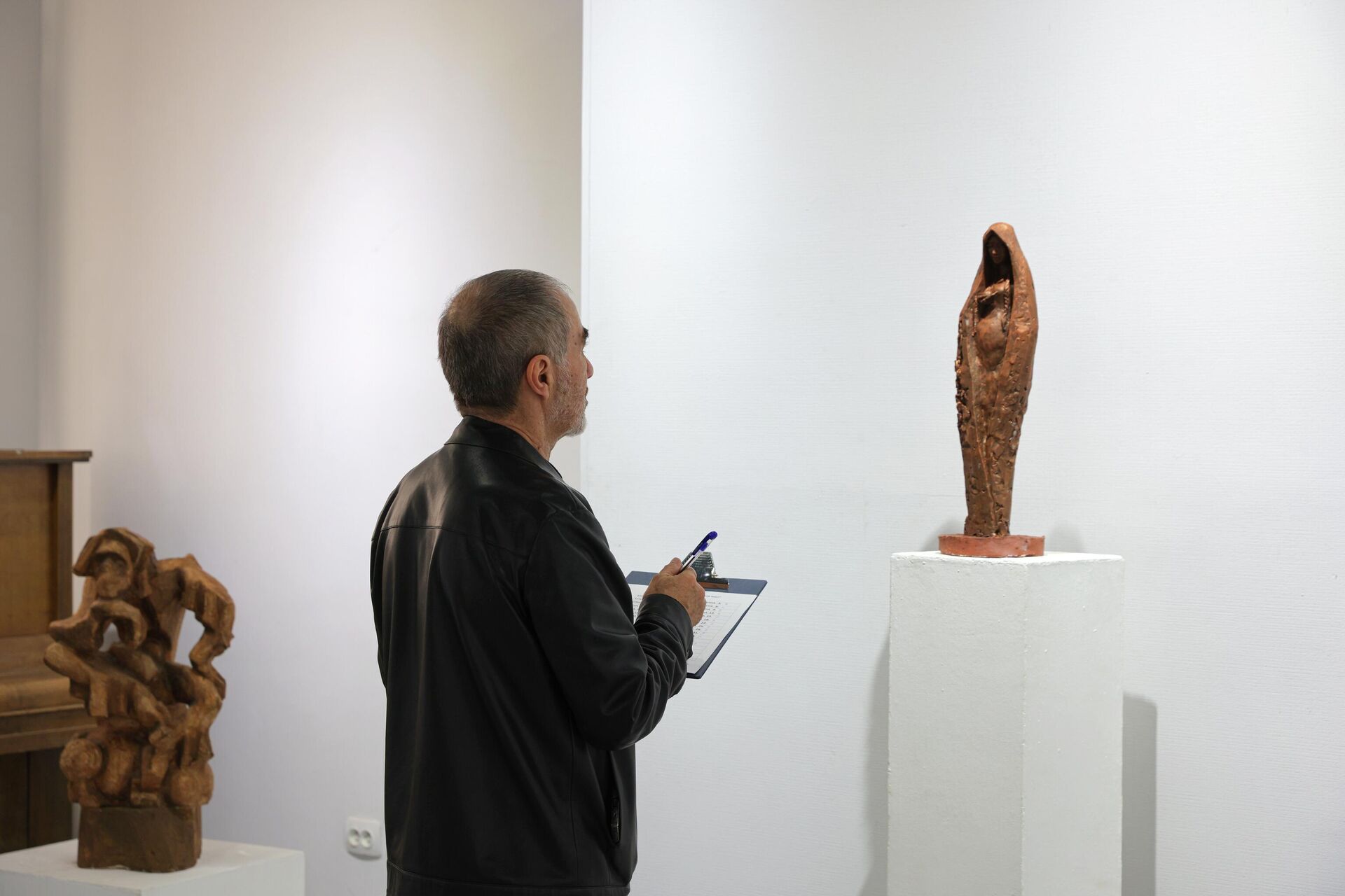 “Энг яхши ҳайкалтарошлик асари” танлов кўргазмаси  - Sputnik Ўзбекистон, 1920, 24.02.2026