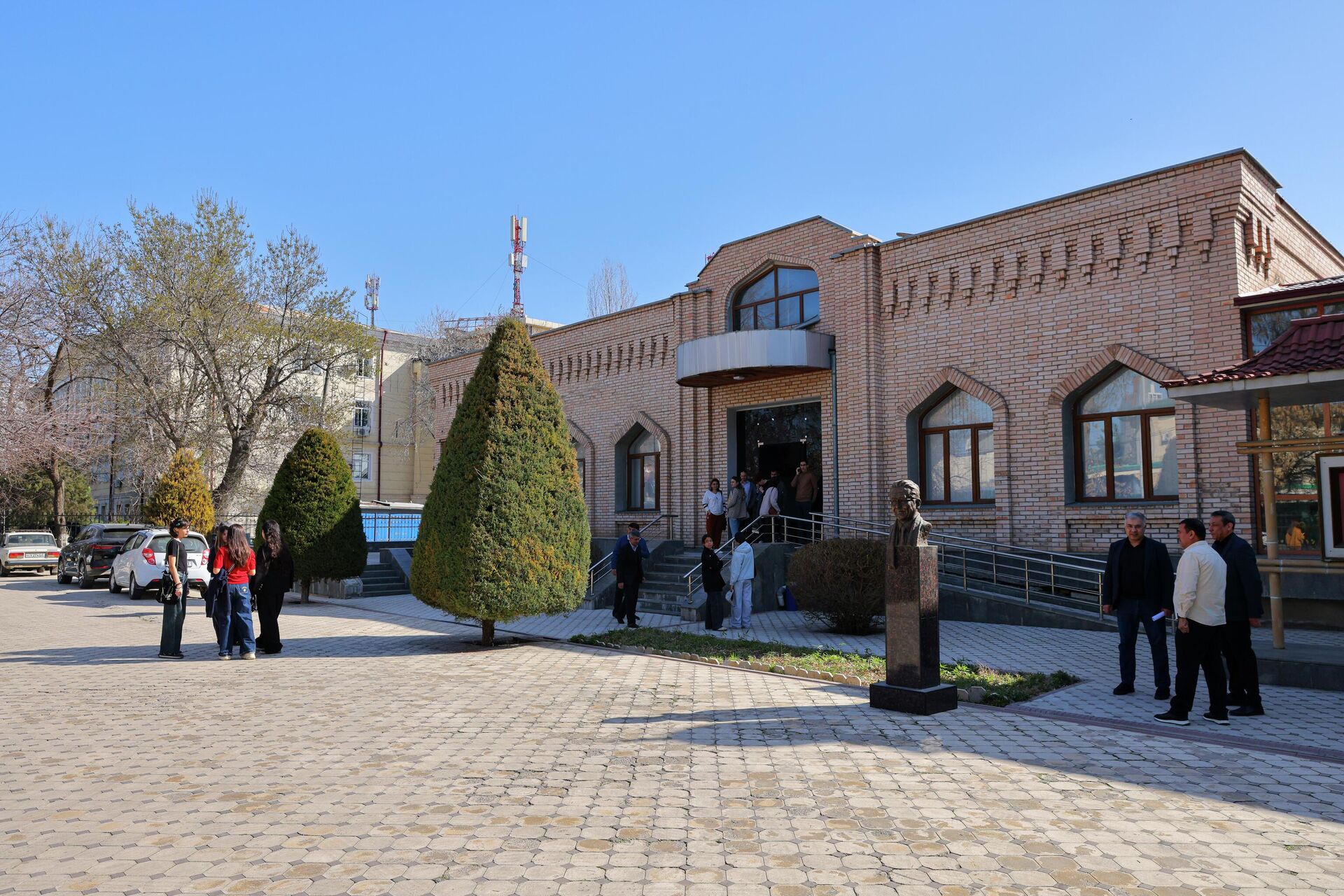 “Энг яхши ҳайкалтарошлик асари” танлов кўргазмаси  - Sputnik Ўзбекистон, 1920, 24.02.2026