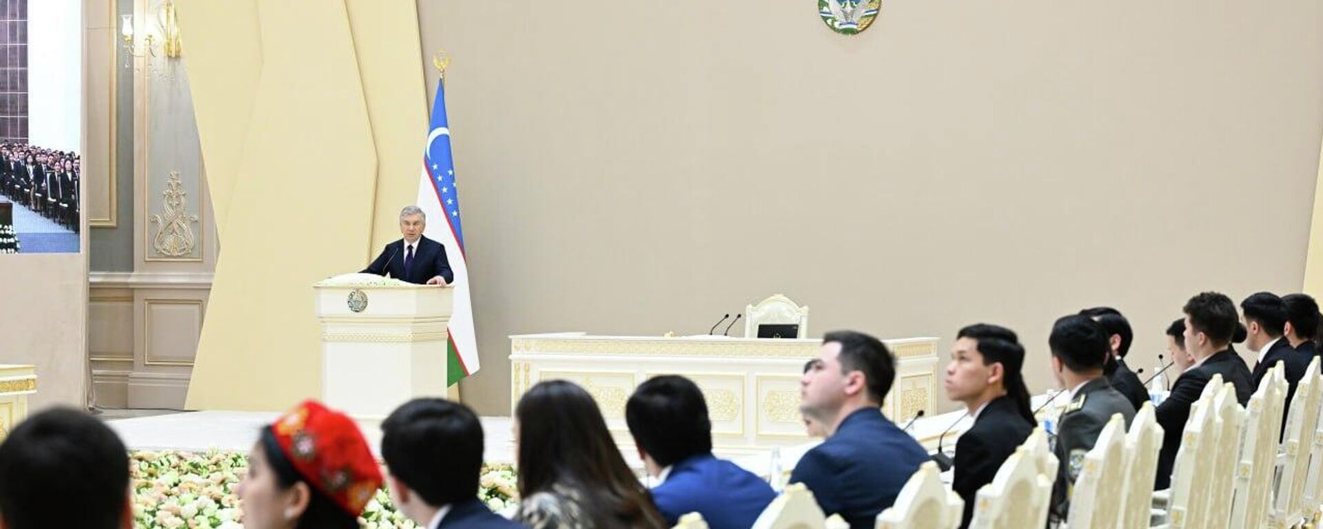 Шавкат Мирзиёев озвучил ряд финансовых мер по поддержке молодежного предпринимательства - Sputnik Ўзбекистон, 1920, 24.02.2026
