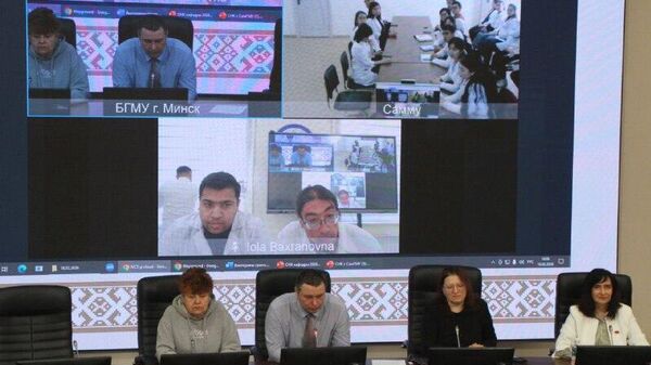 ‍Студенты-медики Самарканда и Беларуси обсудили аэрозольные инфекции и провели интеллектуальный поединок - Sputnik Узбекистан