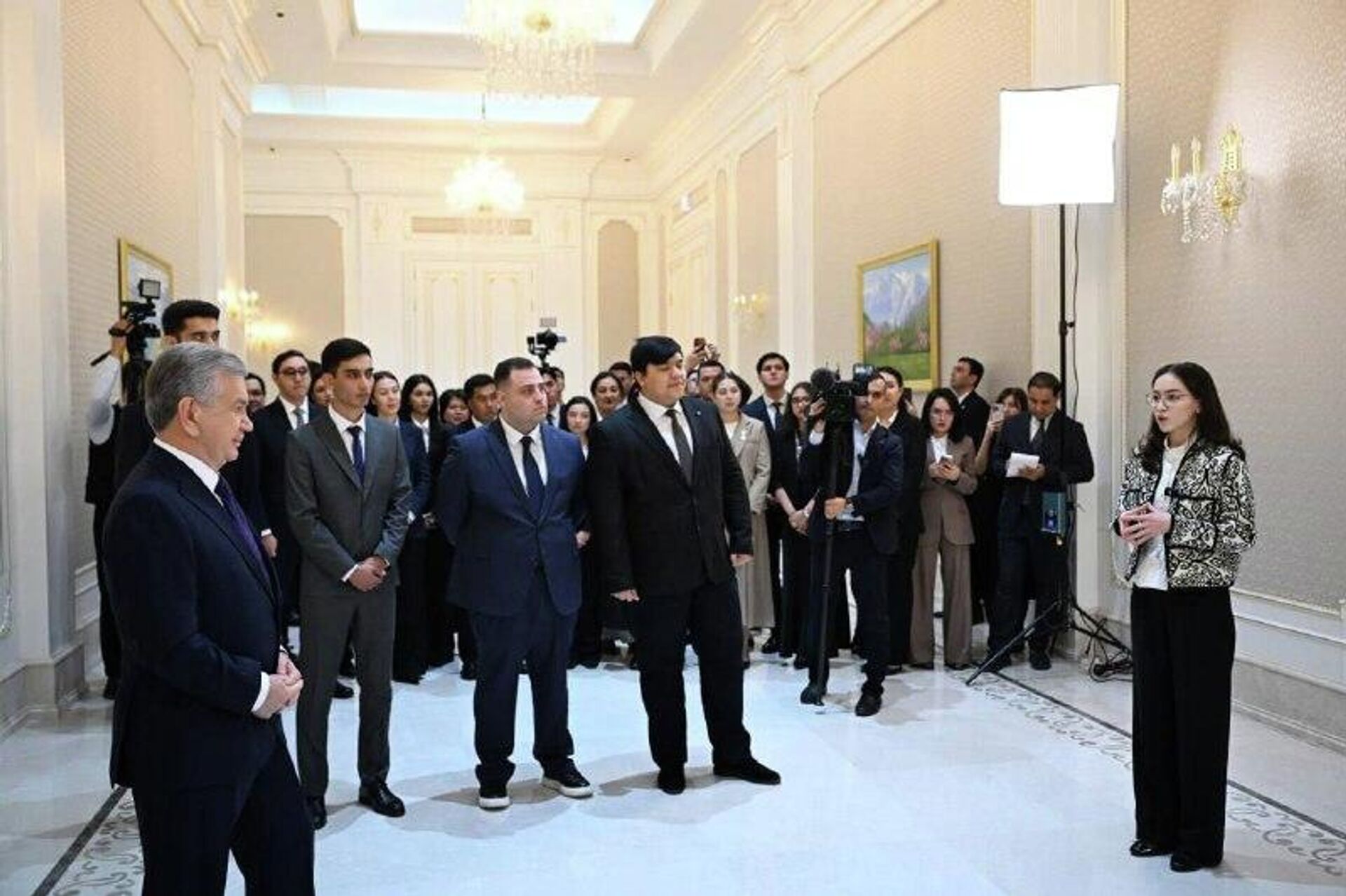 Президент Узбекистана встретился с победителями проекта President Tech Award Президент Узбекистана встретился с победителями проекта President Tech Award - Sputnik Узбекистан, 1920, 24.02.2026