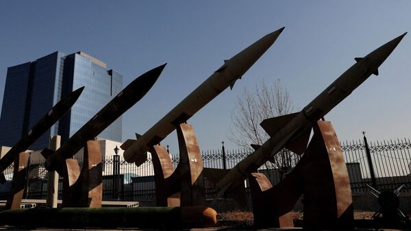 Иранские ракеты в парке Тегерана, архивное фото - Sputnik Узбекистан