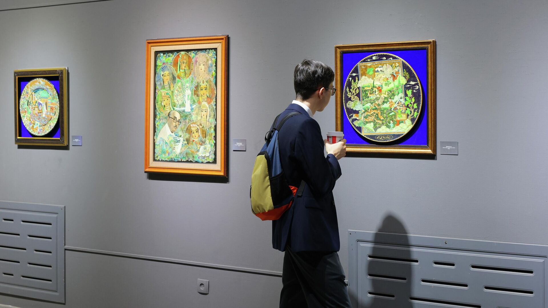 Выставка Духовные ценности Баходира и Бехзода Хаджиметовых Выставка Духовные ценности Баходира и Бехзода Хаджиметовых - Sputnik Узбекистан, 1920, 27.02.2026