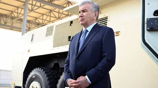 ‍ Президент Узбекистана посетил воинскую часть в Сурхандарьинской области - Sputnik Узбекистан