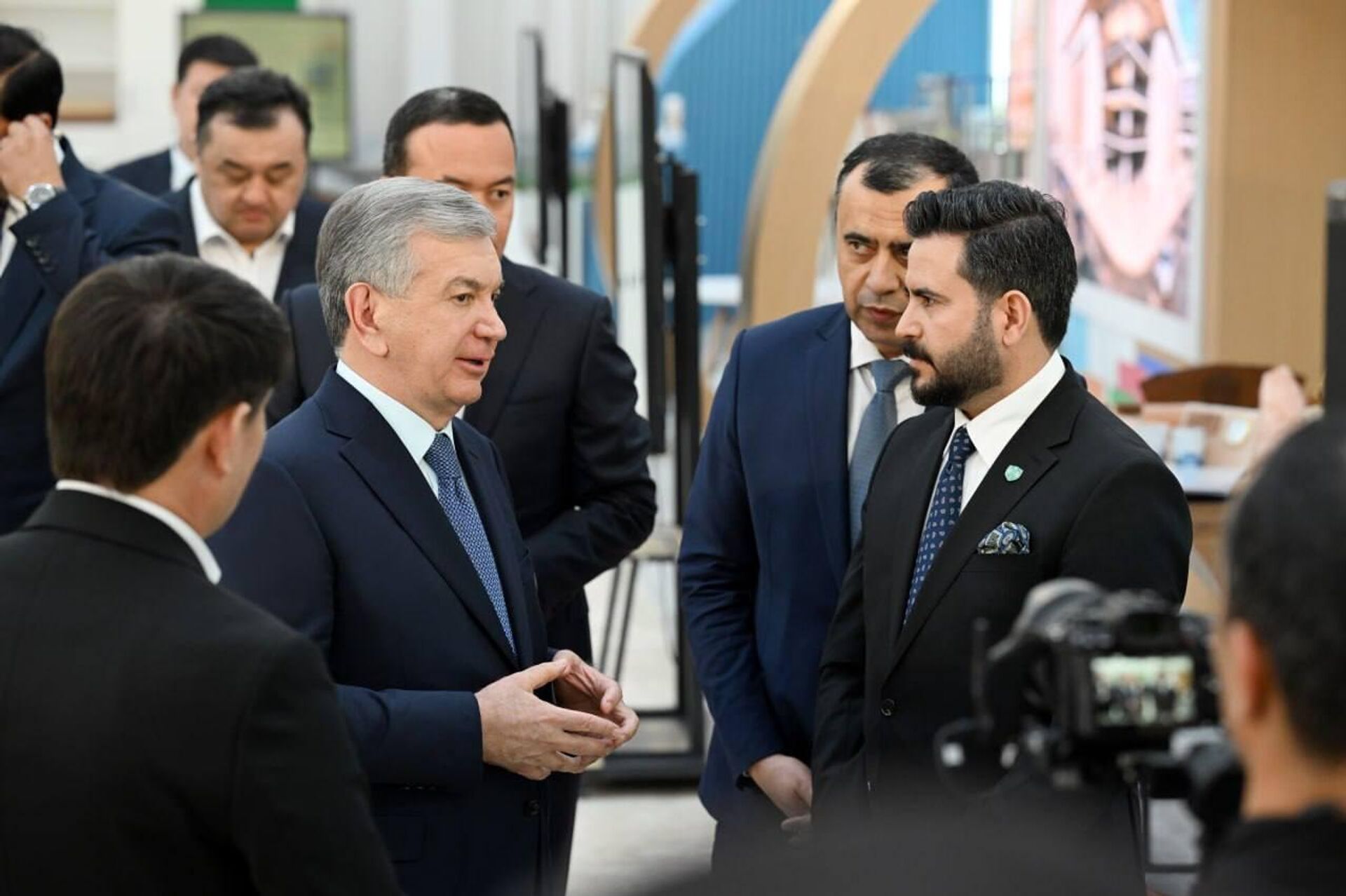 Шавкат Мирзиёев принял участие в церемонии ввода в строй и запуска строительства новых проектов. Шавкат Мирзиёев принял участие в церемонии ввода в строй и запуска строительства новых проектов. - Sputnik Узбекистан, 1920, 26.02.2026