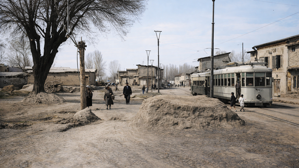 Toshkent, 1926-yil: Anhor ustidan o‘tuvchi O‘rda ko‘prigi tomon tramvay yo‘llari - Sputnik O‘zbekiston