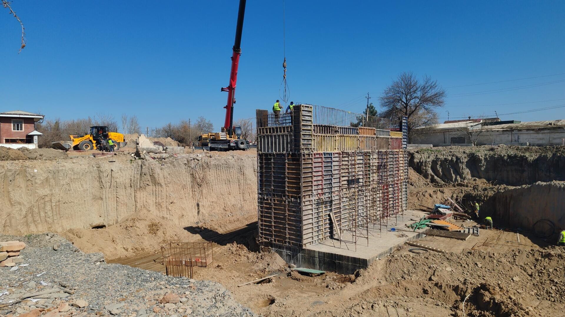 В Самарканде возводятся новые подземные тоннели, развязки и автомобильные мосты. В Самарканде возводятся новые подземные тоннели, развязки и автомобильные мосты. - Sputnik Узбекистан, 1920, 28.02.2026