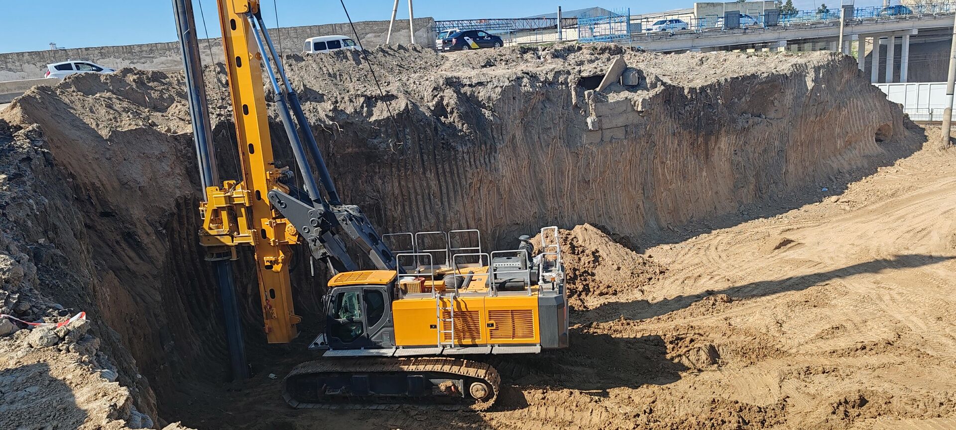 В Самарканде возводятся новые подземные тоннели, развязки и автомобильные мосты. В Самарканде возводятся новые подземные тоннели, развязки и автомобильные мосты. - Sputnik Узбекистан, 1920, 28.02.2026