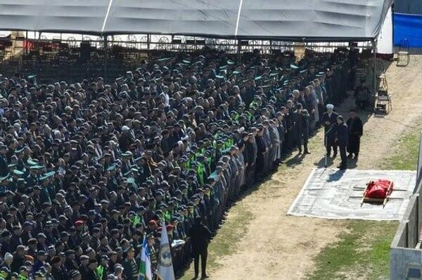 В Кашкадарье простились с погибшим инспектором ДПС В Кашкадарье простились с погибшим инспектором ДПС - Sputnik Узбекистан