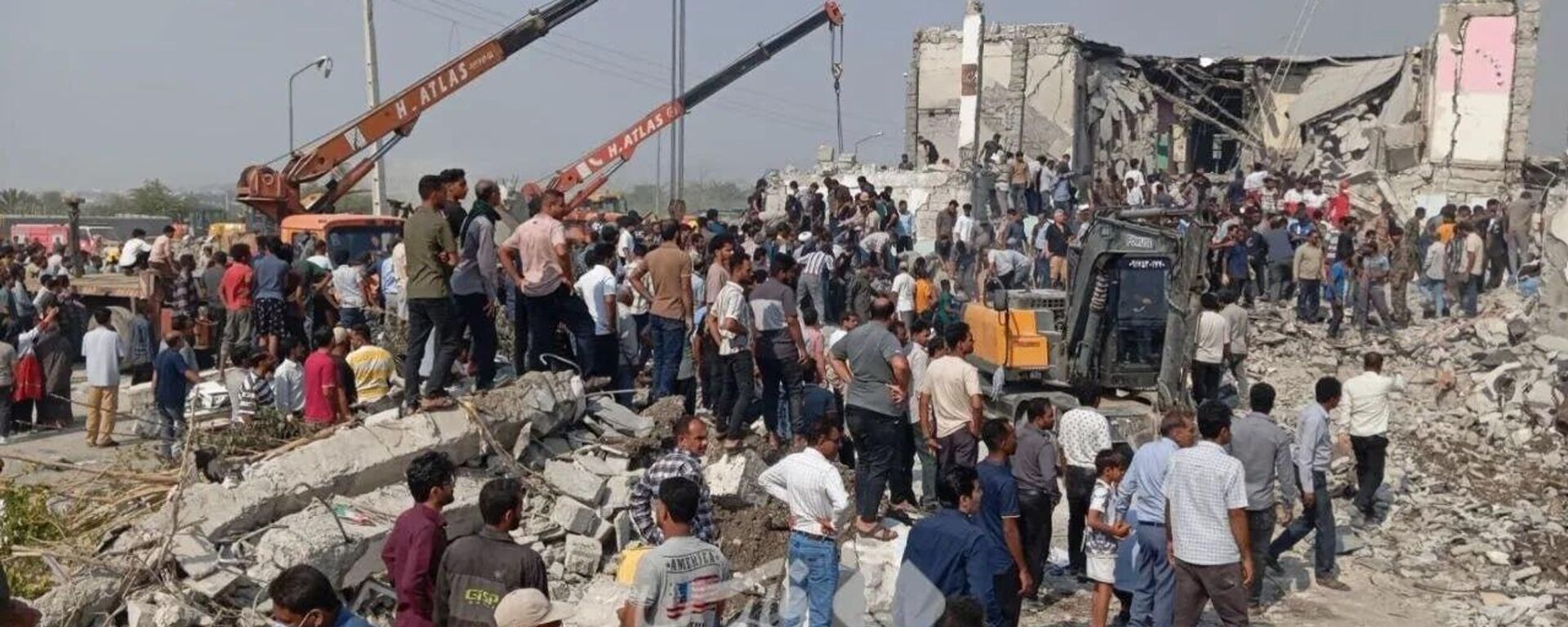 Posledstviya udara po devichyey shkole na yuge Irana - Sputnik O‘zbekiston, 1920, 28.02.2026