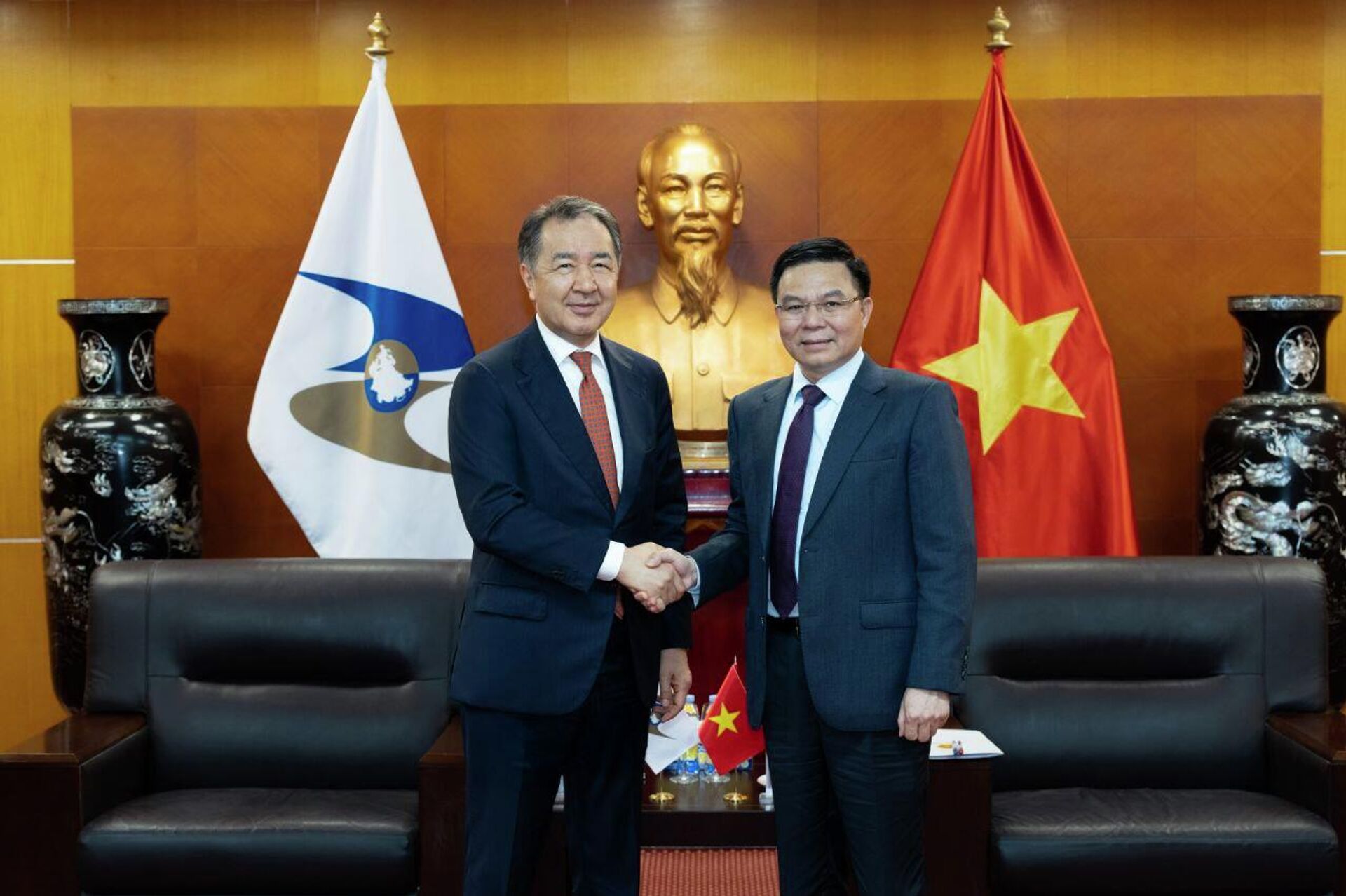 Бакытжан Сагинтаев обсудил перспективы соглашения о свободной торговле во Вьетнаме - Sputnik Ўзбекистон, 1920, 03.03.2026