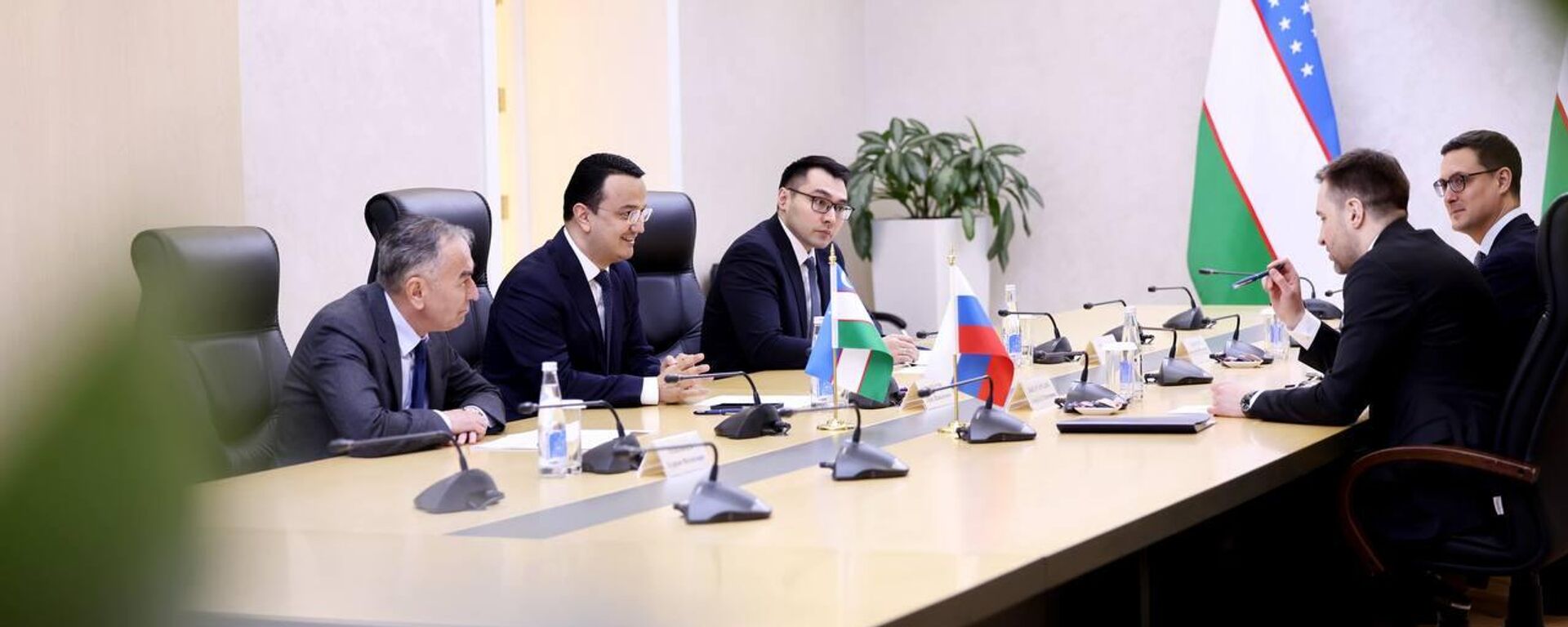 Состоялась встреча Лазиза Кудратова с Кириллом Лысогорским - Sputnik Ўзбекистон, 1920, 04.03.2026