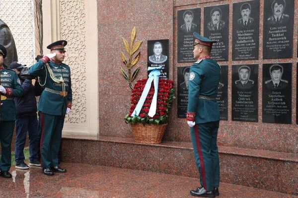 Семье погибшего Хосилбека Эшназарова подарили трехкомнатную квартиру - Sputnik Узбекистан