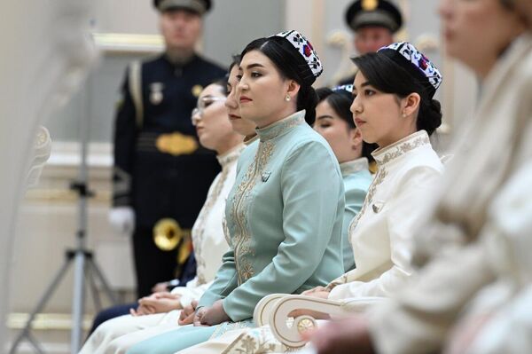 Церемония вручения наград женщинам на кануне 8-марта - Sputnik Узбекистан