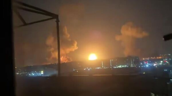 США и Израиль нанесли массированные авиаудары по международному аэропорту Мехрабад в Тегеране - Sputnik Узбекистан