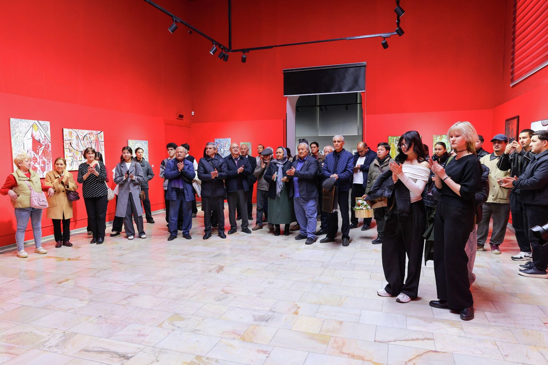 Рассом Aзамат Хатамовнинг “Муза” кўргазмаси - Sputnik Ўзбекистон, 1920, 10.03.2026