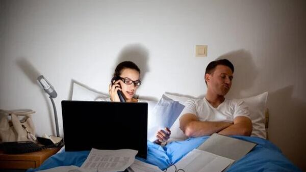 Работа за компьютером дома. Архивное фото
 - Sputnik Узбекистан