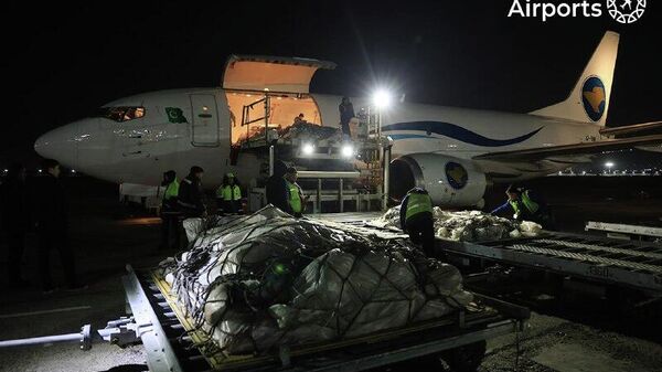 Между Узбекистаном и Пакистаном выполнен первый чартерный грузовой авиарейс - Sputnik Узбекистан