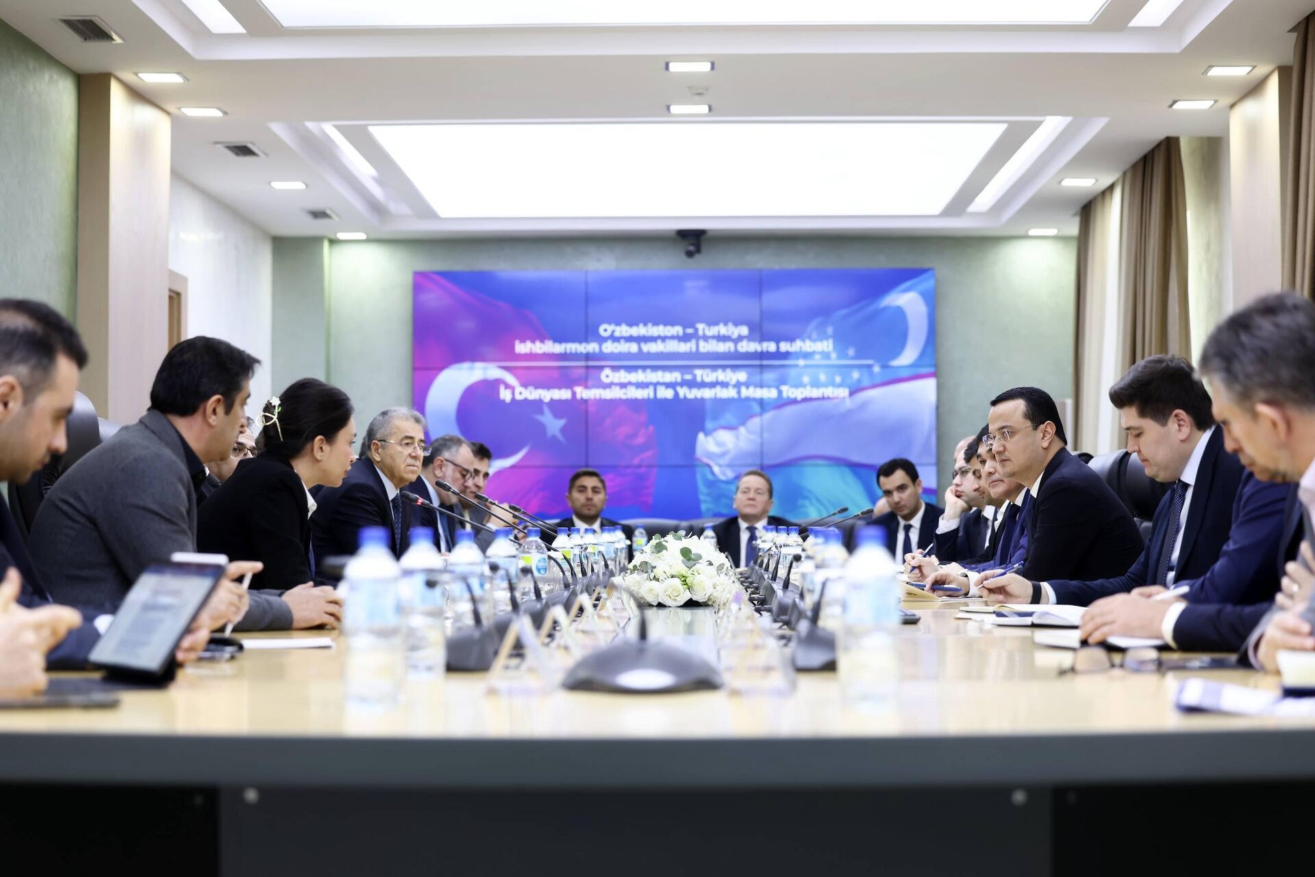 В МИПТ состоялся круглый стол с участием представителей деловых кругов Турции. - Sputnik Узбекистан, 1920, 14.03.2026