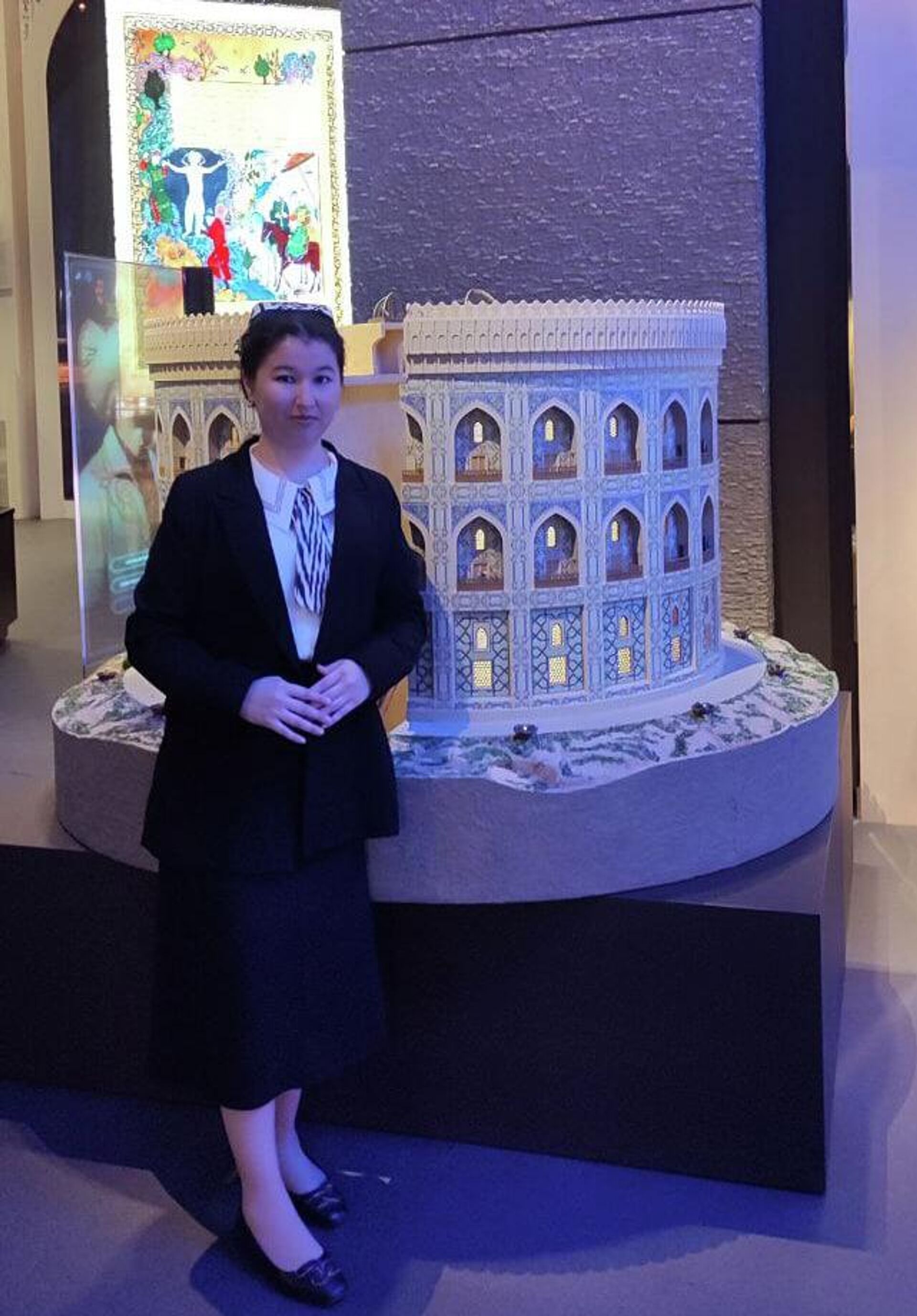 Поэтесса Латофат Амирова стала лауреатом премии им. Зульфии и получила от президента квартиру. - Sputnik Узбекистан, 1920, 14.03.2026